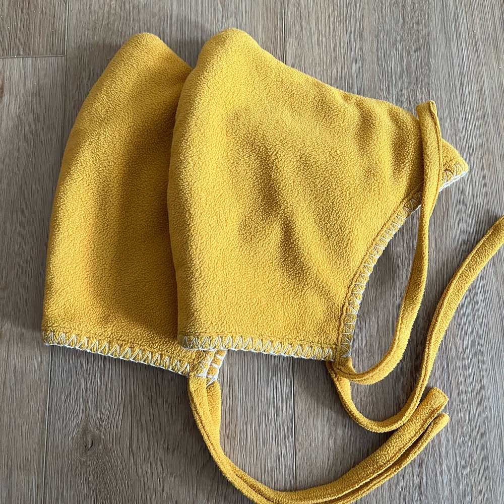 Hanna Andersson Yellow Fleece Hat (set of 2)